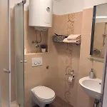 托莫公寓 *