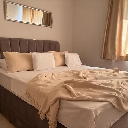 Tomo Apartment *